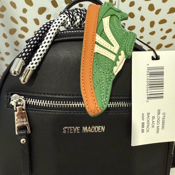 Steve Madden Black Backpack with 2 Cute Keychains & 2 Pins NWT - Picture 2 of 9